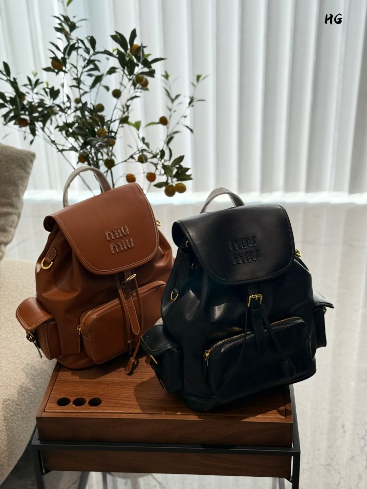 p260
The same miumiu backpack by Zhang Yuanying is so cute!
This miumiu backpack is so beautiful. Zhang Yuanying is truly a walking grass planting machine with dimensions of 25 × 30