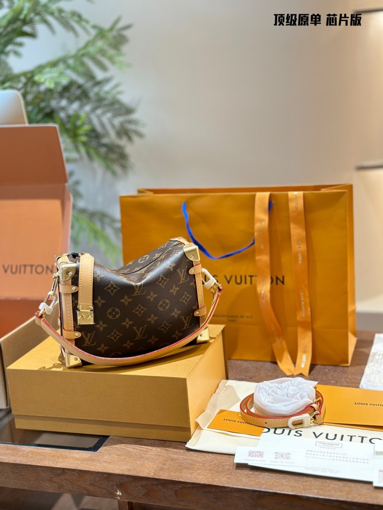 P370 top-level original single all steel hardware chip scan code
LV small box bag that incorporates some futuristic feel
I personally love the 2024 vacation series so much. The futuristic fashion in science fiction movies has a visual effect, so I co...