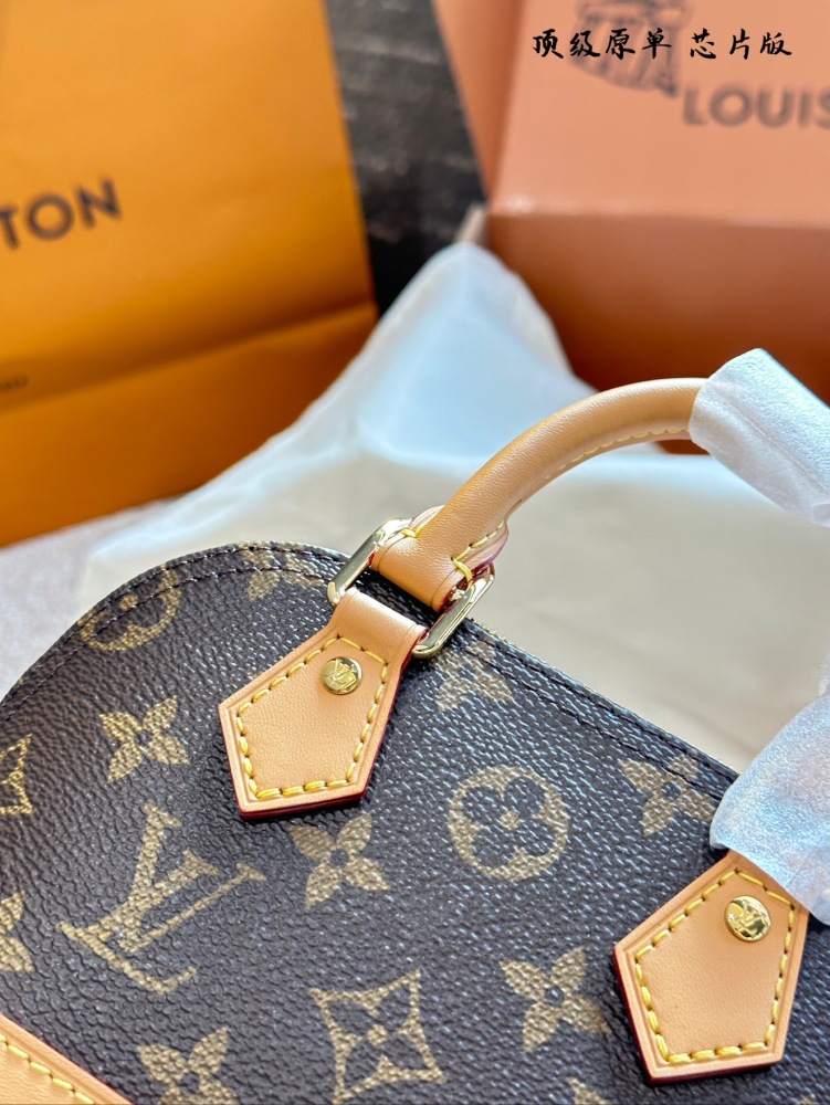 p269
Lv | valmabb Shell Bag Original High Quality Bag This Retiro handbag is made of iconic floral fabric, creating a classic and timeless look. The elegant and understated exterior design and spacious body add practicality. Instructions for use: - C...