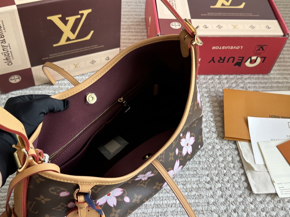 Sakura 240
Louis Vuitton Lv Carryall's new commuting bag has a practical appearance
#Louis Vuitton Lv # Louis Vuitton # Iv # Louis Vuitton Louis Vuitton # Louis Vuitton Carryall
#Carryall | July new model, can be worn diagonally or on one shoulder. C...