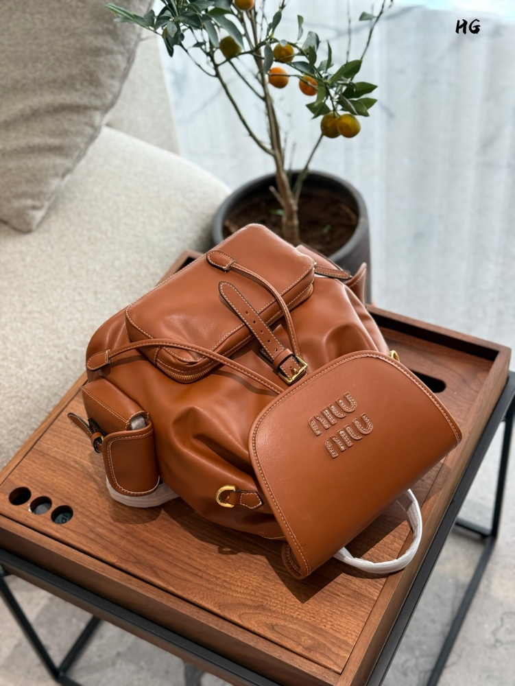 p260
The same miumiu backpack by Zhang Yuanying is so cute!
This miumiu backpack is so beautiful. Zhang Yuanying is truly a walking grass planting machine with dimensions of 25 × 30