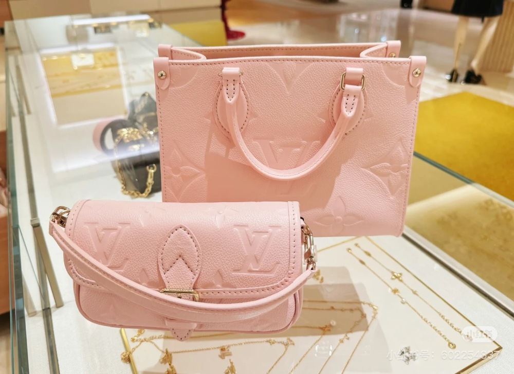 LV's cherry blossom pink Onthego tote is really amazing! At first glance, I was amazed by LV Louis Vuitton's Onthegomini pink. Sisters who are used to carrying old flowers may want to try a different style