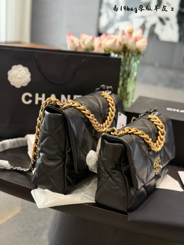 p440p450
The last bag designed by Chanel 19bag is a very classic. It's one of the popular styles at Grandma Xiang's house!! The black gold design is really great, it can instantly enhance the sense of fashion. You can take big photos anytime, anywher...