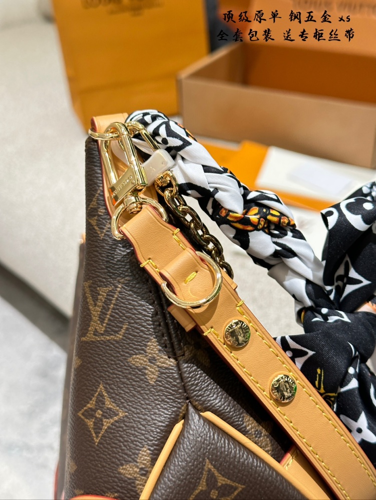 p300
All steel hardware with NFC chip scan code and receive silk ribbon at the counter
Lv vintage handbag with one shoulder and crossbody design, featuring vintage vintage style bags and limited edition Vivian women's bags by Takashi Murakami. LV vin...