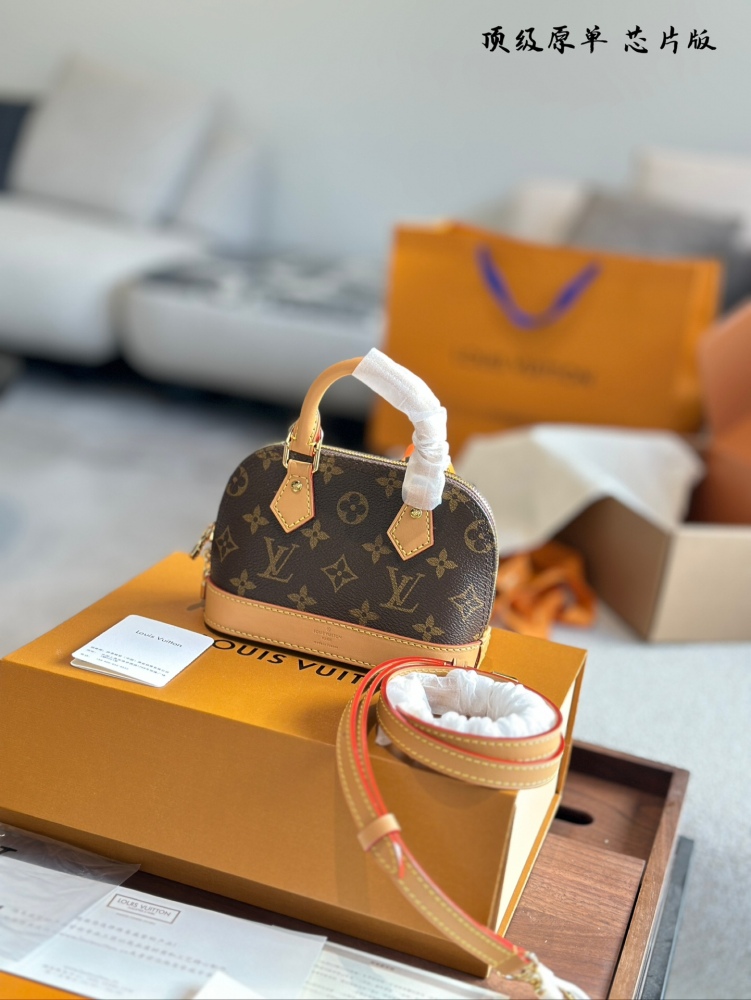 p269
Lv | valmabb Shell Bag Original High Quality Bag This Retiro handbag is made of iconic floral fabric, creating a classic and timeless look. The elegant and understated exterior design and spacious body add practicality. Instructions for use: - C...