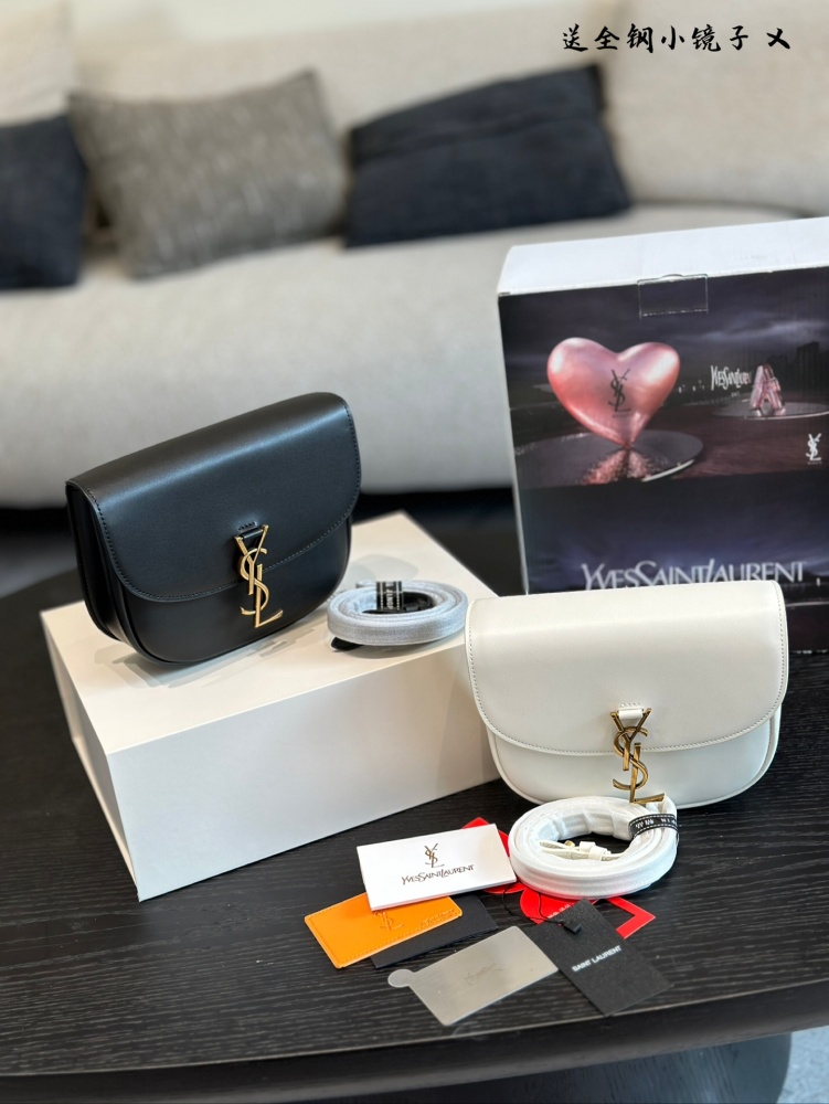 p230
YSL kaia black saddle bag
The black and gold color scheme exudes a sense of luxury and love
Half circle saddle bag with soft and curved design full of affinity
The overall style is beautiful and retro