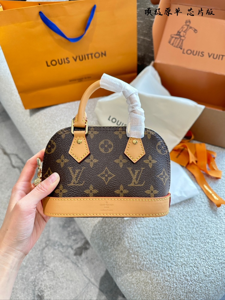 p269
Lv | valmabb Shell Bag Original High Quality Bag This Retiro handbag is made of iconic floral fabric, creating a classic and timeless look. The elegant and understated exterior design and spacious body add practicality. Instructions for use: - C...