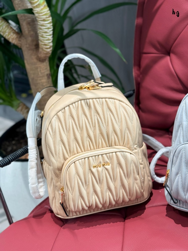 p250
Miumiu pleated backpack 28 × 30