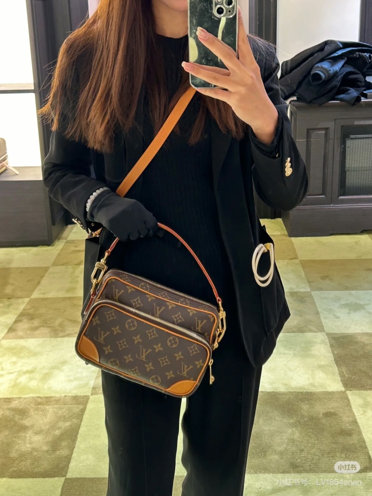 LV25 New Vintage Postman Bag
New release with hand-held and crossbody shoulder straps
Both boys and girls are fine
Very well produced and visually appealing
#Postman bag # Cross shoulder bag # Small second-hand bag # Men's bag