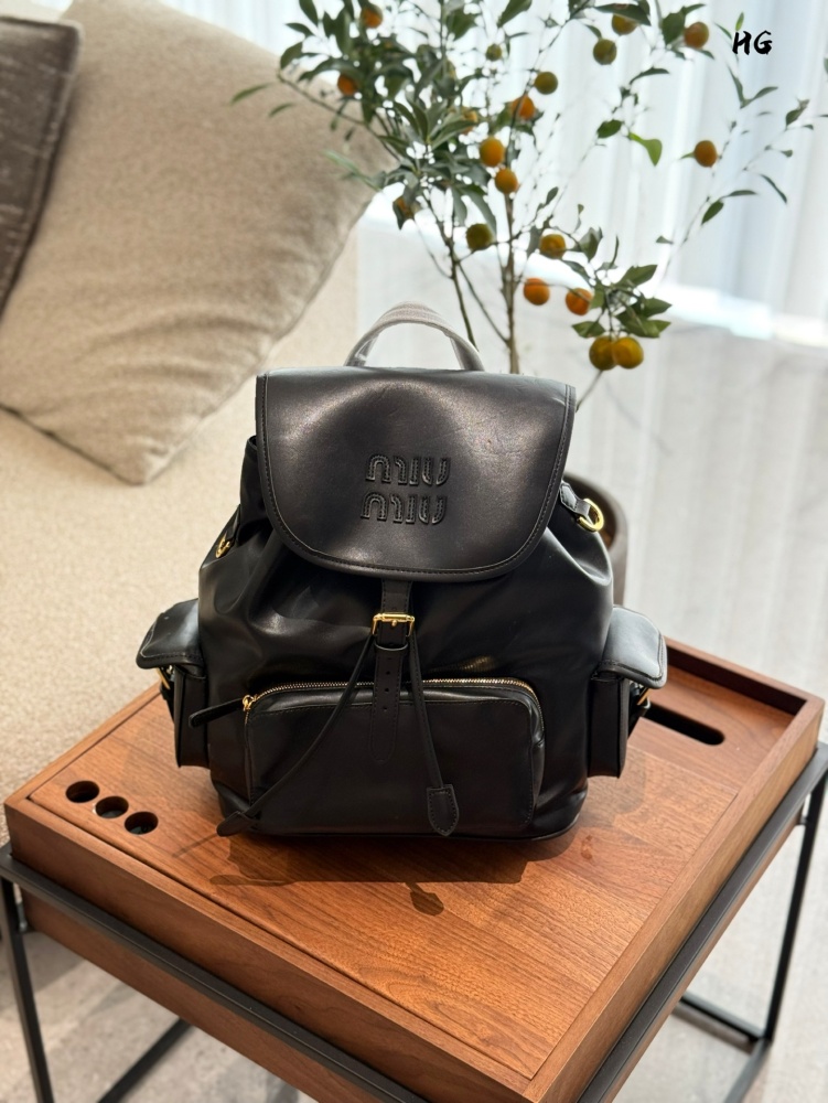 p260
The same miumiu backpack by Zhang Yuanying is so cute!
This miumiu backpack is so beautiful. Zhang Yuanying is truly a walking grass planting machine with dimensions of 25 × 30