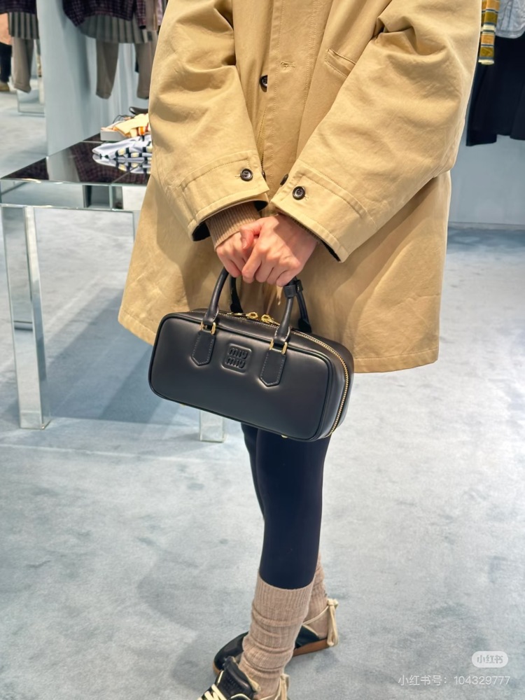 The classic of miumiu black bowling