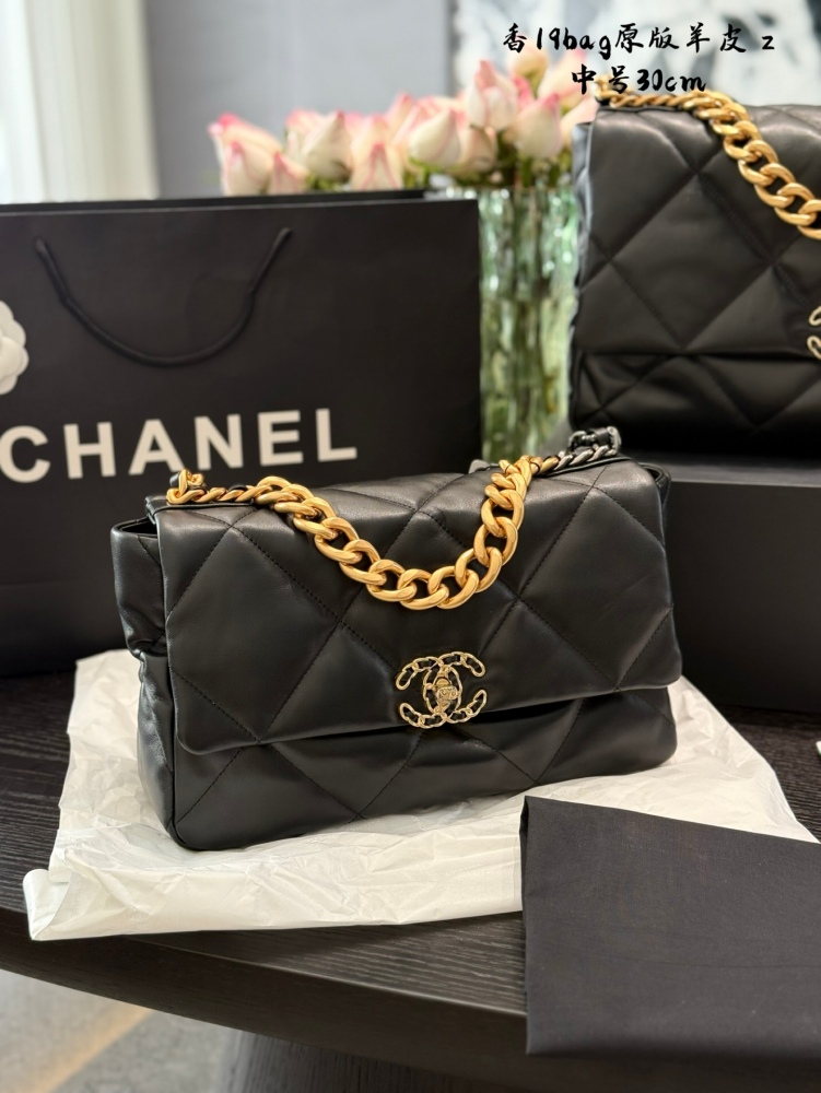 p440p450
The last bag designed by Chanel 19bag is a very classic. It's one of the popular styles at Grandma Xiang's house!! The black gold design is really great, it can instantly enhance the sense of fashion. You can take big photos anytime, anywher...