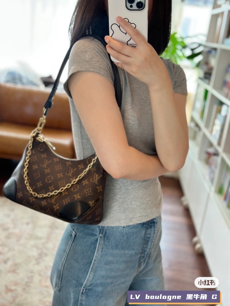 LV black horn upper body walking wave