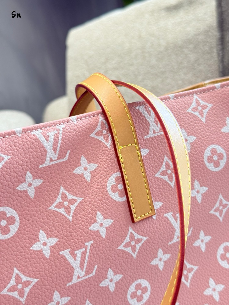 p260
LV Shoulder Underarm Handbag Shopping Bag
Who knows, my family! The LV Louis Vuitton travel bag is really crazy! The new 25 year model is here~Fresh mint green paired with classic Monogram pattern, high-end and eye-catching, always the focus of ...