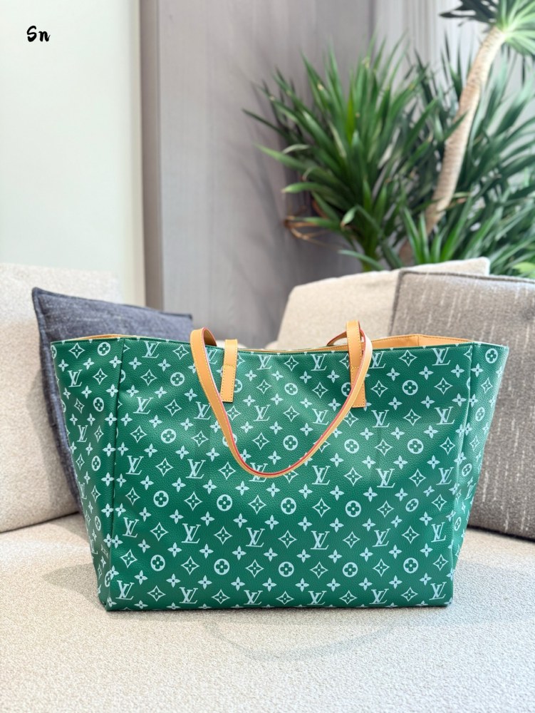 p260
LV Shoulder Underarm Handbag Shopping Bag
Who knows, my family! The LV Louis Vuitton travel bag is really crazy! The new 25 year model is here~Fresh mint green paired with classic Monogram pattern, high-end and eye-catching, always the focus of ...