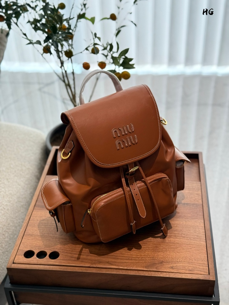 p260
The same miumiu backpack by Zhang Yuanying is so cute!
This miumiu backpack is so beautiful. Zhang Yuanying is truly a walking grass planting machine with dimensions of 25 × 30