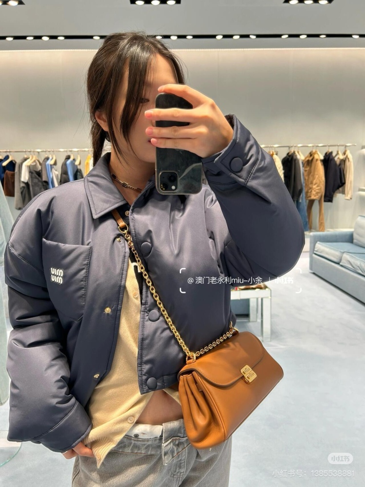 There is no need to talk about good things. Look at the pictures and compare them. They are exactly the same. Miumiu is very popular. Since I met Lin Yi, I will follow your steps