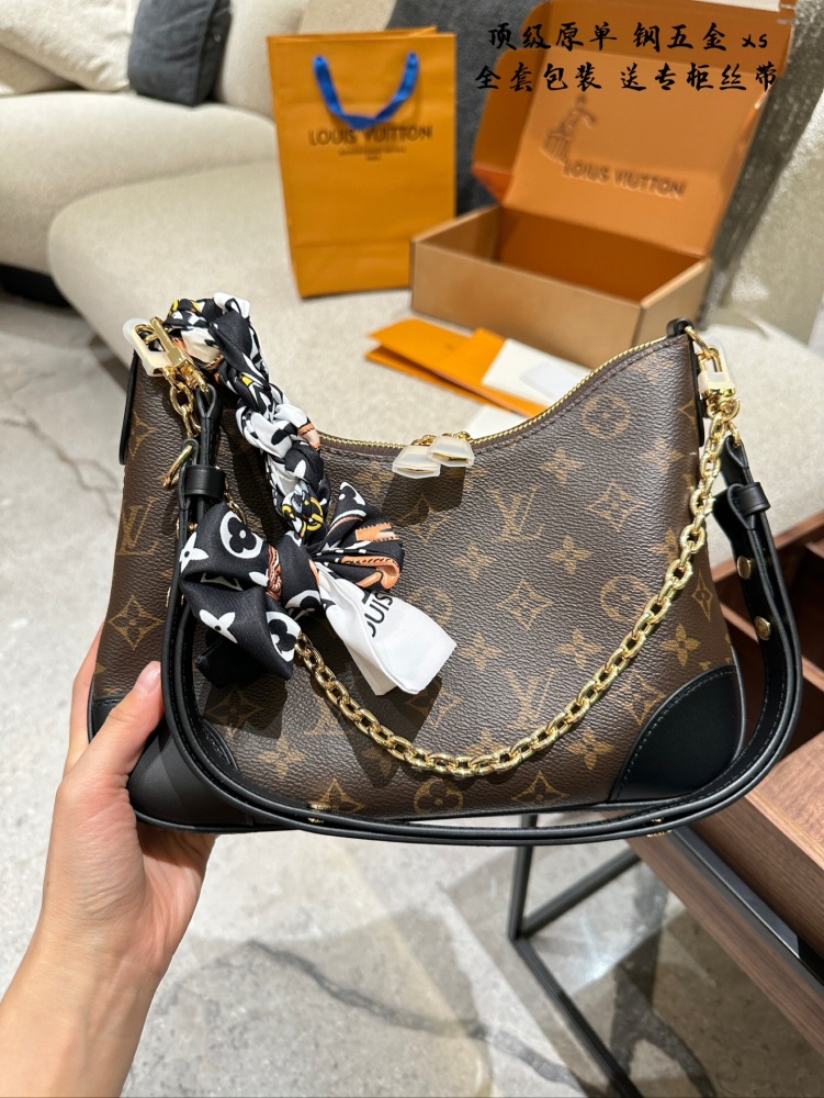 p300
All steel hardware with NFC chip scan code and receive silk ribbon at the counter
Lv vintage handbag with one shoulder and crossbody design, featuring vintage vintage style bags and limited edition Vivian women's bags by Takashi Murakami. LV vin...
