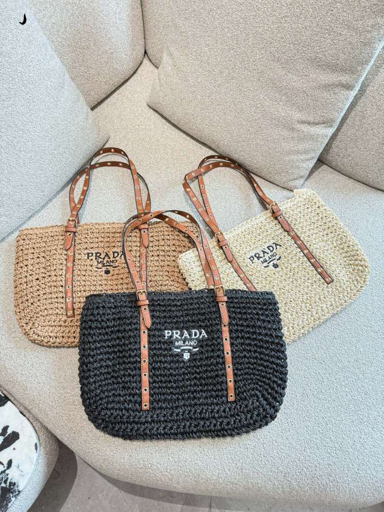 p200
Prada woven shopping bag 35cm