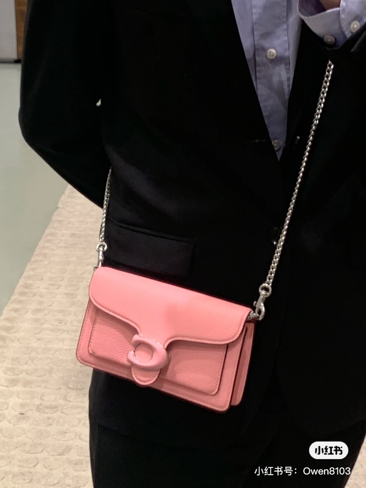 Dongbai Coach/Classic Wine God Bag
The eternal wine god bag, never tire of it
A bag in hand, matching all~