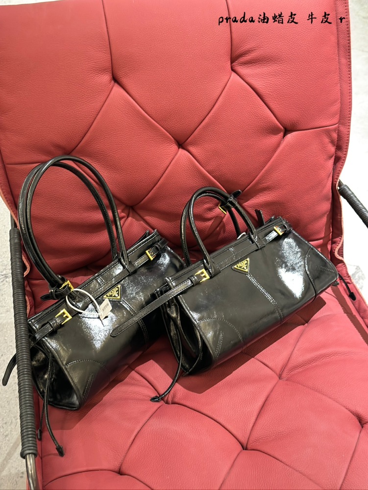 p270
Prada is crazy! Soft lux is really cool, my heart
When I finally got it! I can't wait to try it on for everyone!
The softlux this time is really beautiful, with a retro and cool wax leather design and an ultra light weight!
Child The size of the...