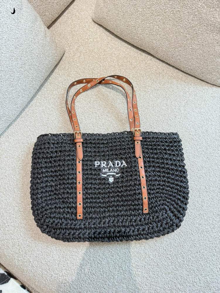 p200
Prada woven shopping bag 35cm