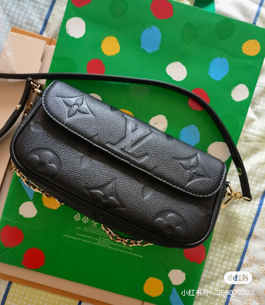 LVIVY upper body effect | I love it at first glance
LVIVY black understated luxury
Two shoulder straps~Underarm both shoulder and crossbody
This year's big hits are really high-end~