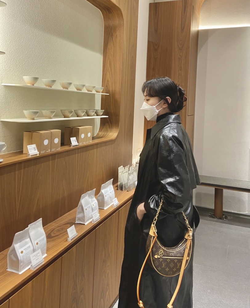 Cool or ladylike
In terms of appearance, there is no need to say much. Such a stylish bag is also making all kinds of celebrities, internet celebrities, and bloggers crazy!