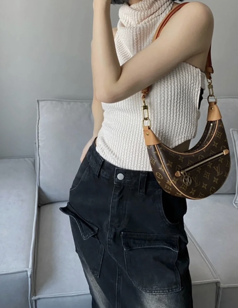 Cool or ladylike
In terms of appearance, there is no need to say much. Such a stylish bag is also making all kinds of celebrities, internet celebrities, and bloggers crazy!