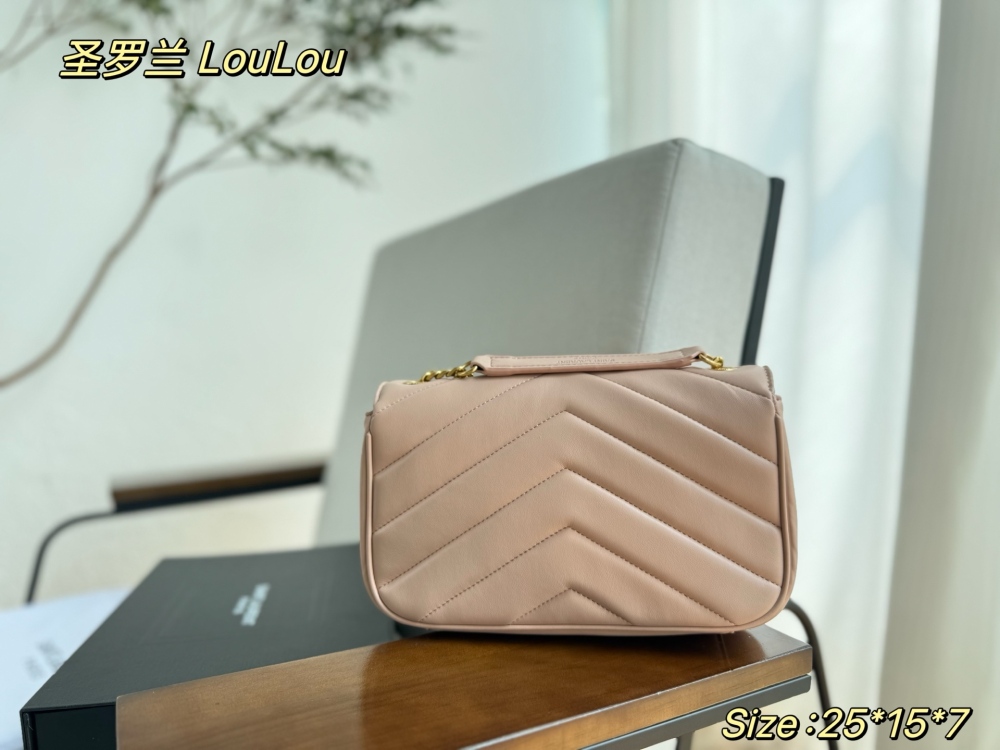 P165 Folding Gift Box
The most worthwhile bag to buy this year is the YSL soft and sticky cloud bag from Yang Mi. YSL soft and sticky cloud bag | Loulou bag review. I bought this bag with my gold chain. First of all, it is made of lambskin material, ...