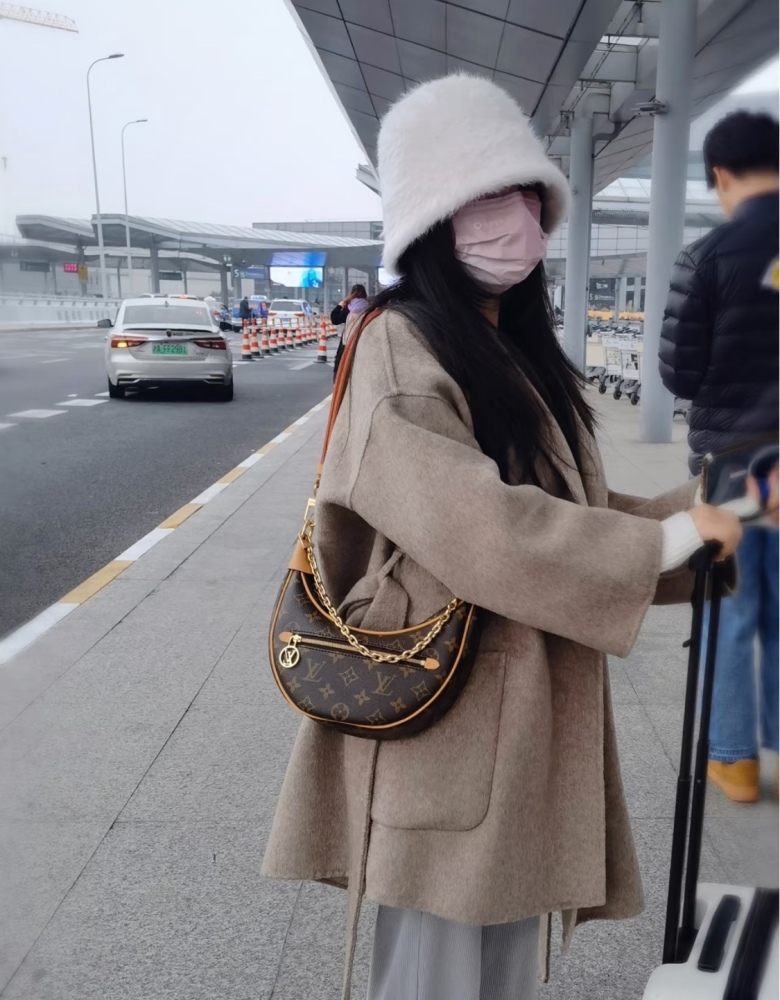 Overall, this bag has a high aesthetic value and is easy to match without choosing a practical one. It has a high street rate and is good everywhere. Purple girls who like it should hurry up and take a look