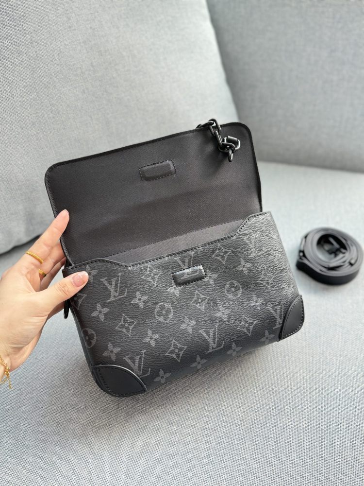 250 full set gift box for presbyopia
Embossed 270 Complete Gift Box
size：24×17
LV Steamer messenger bag shoulder crossbody bag
Lv's Most Valuable Men's Bag with High Beauty Recommendation
Essential versatile commuting bag crossbody bag
It never go...