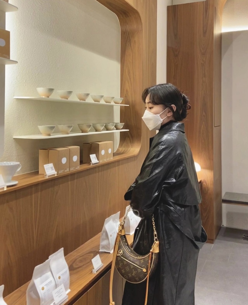 Cool or ladylike
In terms of appearance, there is no need to say much. Such a stylish bag is also making all kinds of celebrities, internet celebrities, and bloggers crazy!