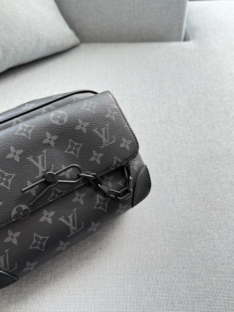 250 full set gift box for presbyopia
Embossed 270 Complete Gift Box
size：24×17
LV Steamer messenger bag shoulder crossbody bag
Lv's Most Valuable Men's Bag with High Beauty Recommendation
Essential versatile commuting bag crossbody bag
It never go...