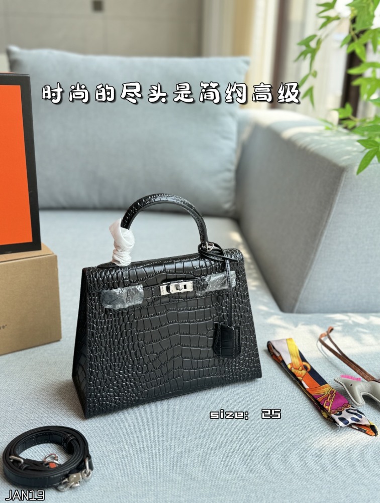 Large 305 Complete Gift Box ? Scarves ? pony
Medium size 285 complete gift box ? Scarves ? pony
Mini 225 Complete Gift Box ? Scarves ? pony
size：28×21/25×18/19×13
Hermes Kelly Second Generation Crocodile Leather Kelly Bag Handbag Sil...