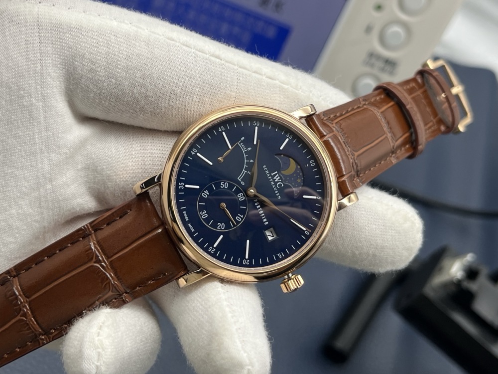 The all-new Portofino series IW516409 transparent watch