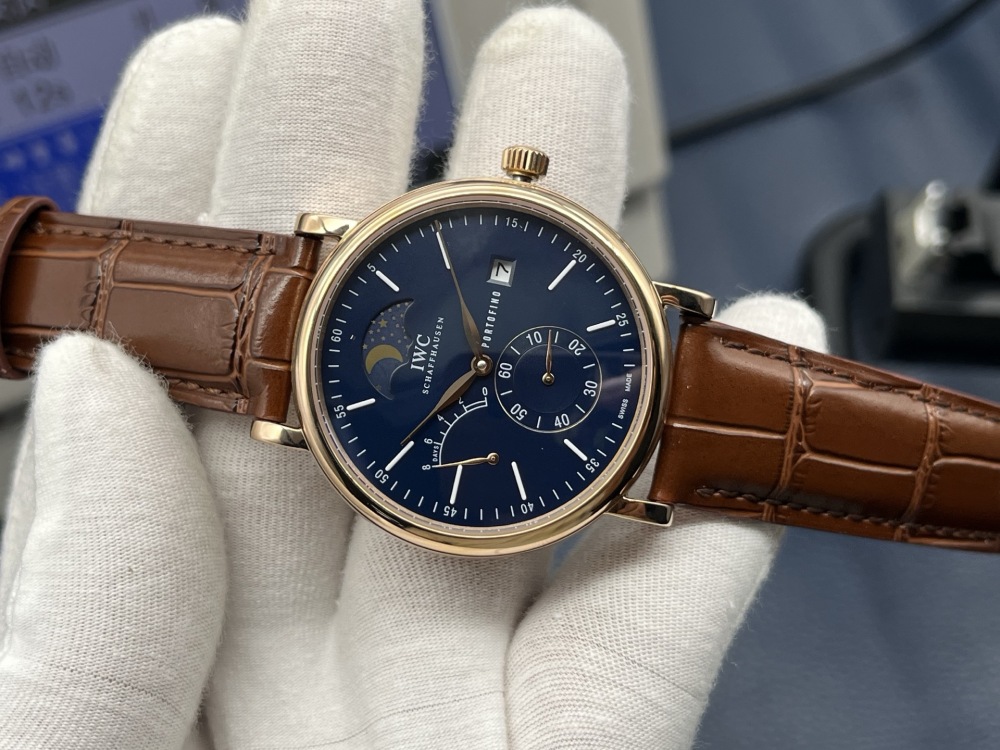 The all-new Portofino series IW516409 transparent watch