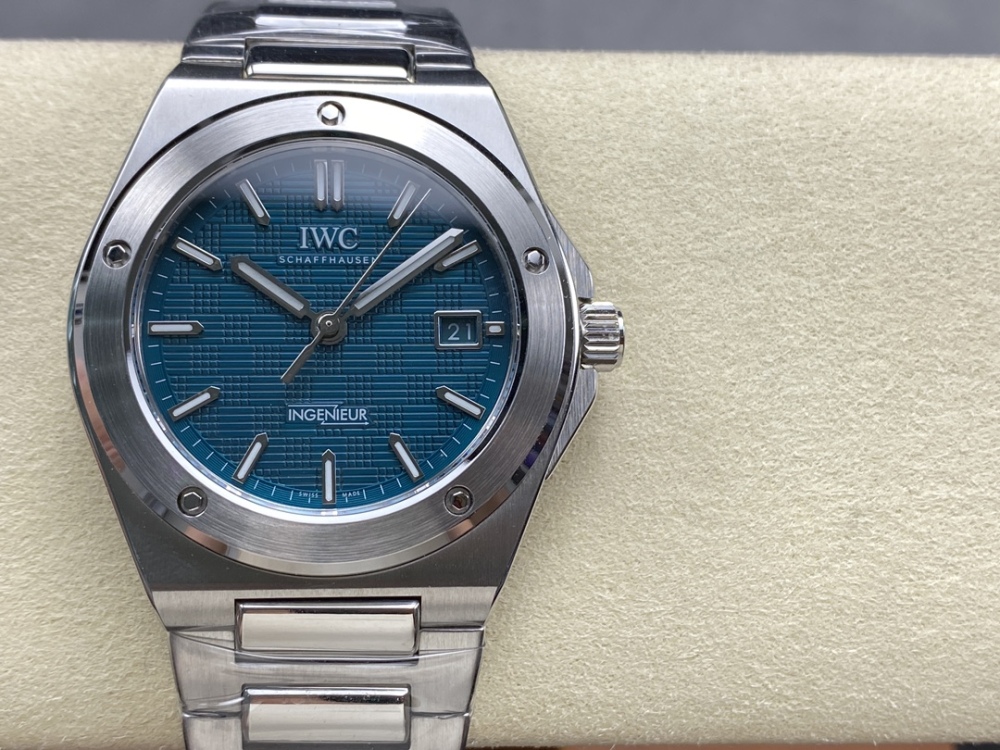 The IWC engineer automatic watch 40 quick release version has been fully upgraded