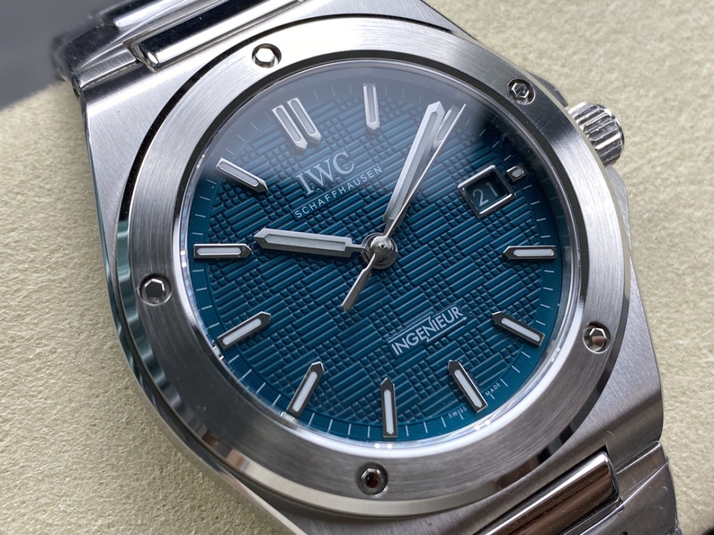 The IWC engineer automatic watch 40 quick release version has been fully upgraded