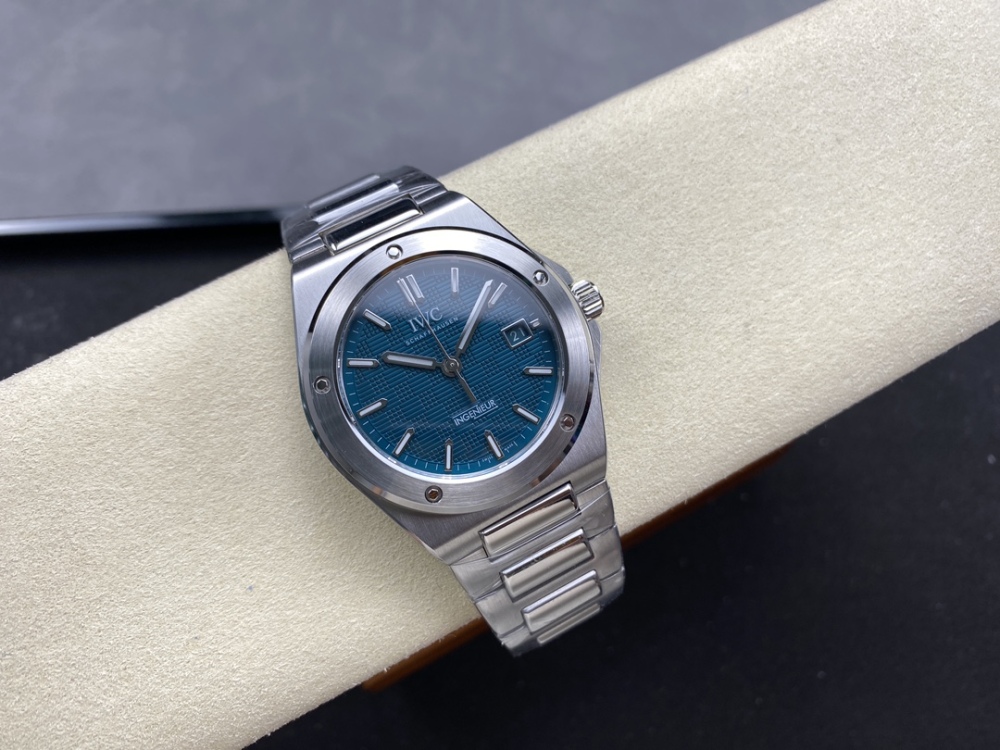 The IWC engineer automatic watch 40 quick release version has been fully upgraded