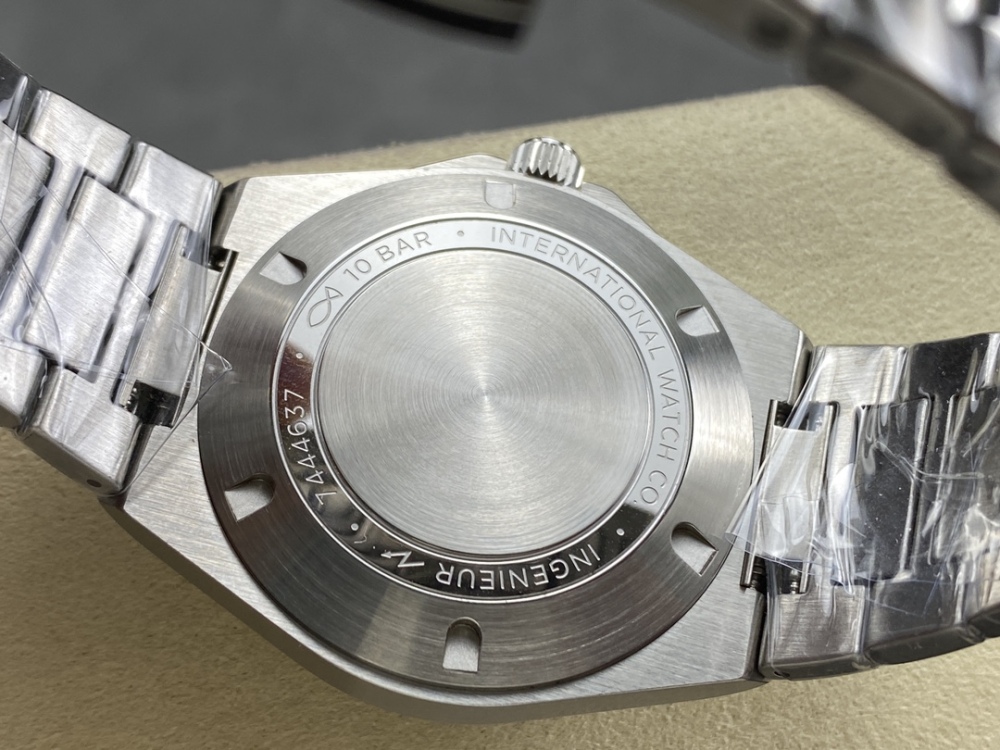 The IWC engineer automatic watch 40 quick release version has been fully upgraded