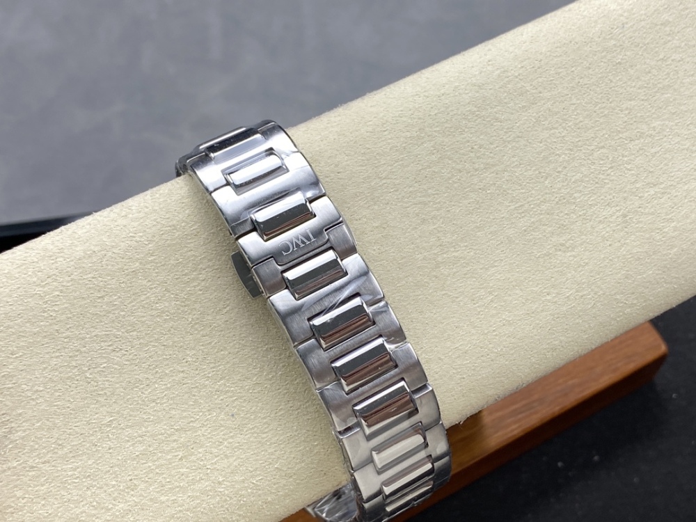 The IWC engineer automatic watch 40 quick release version has been fully upgraded