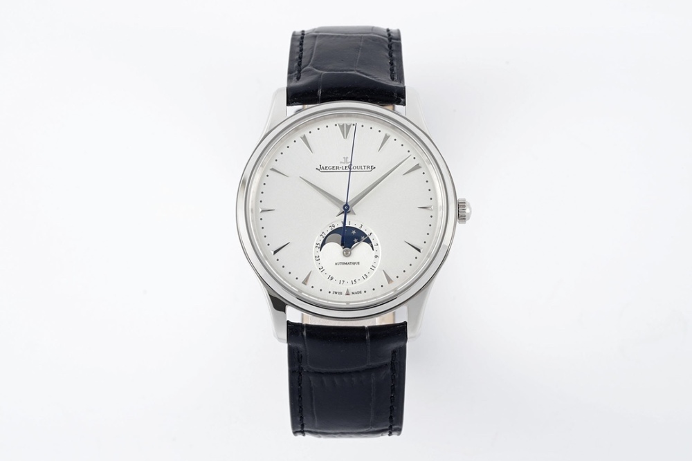 Jaeger LeCoultre Lunar Master collaborates with ultra-thin technology