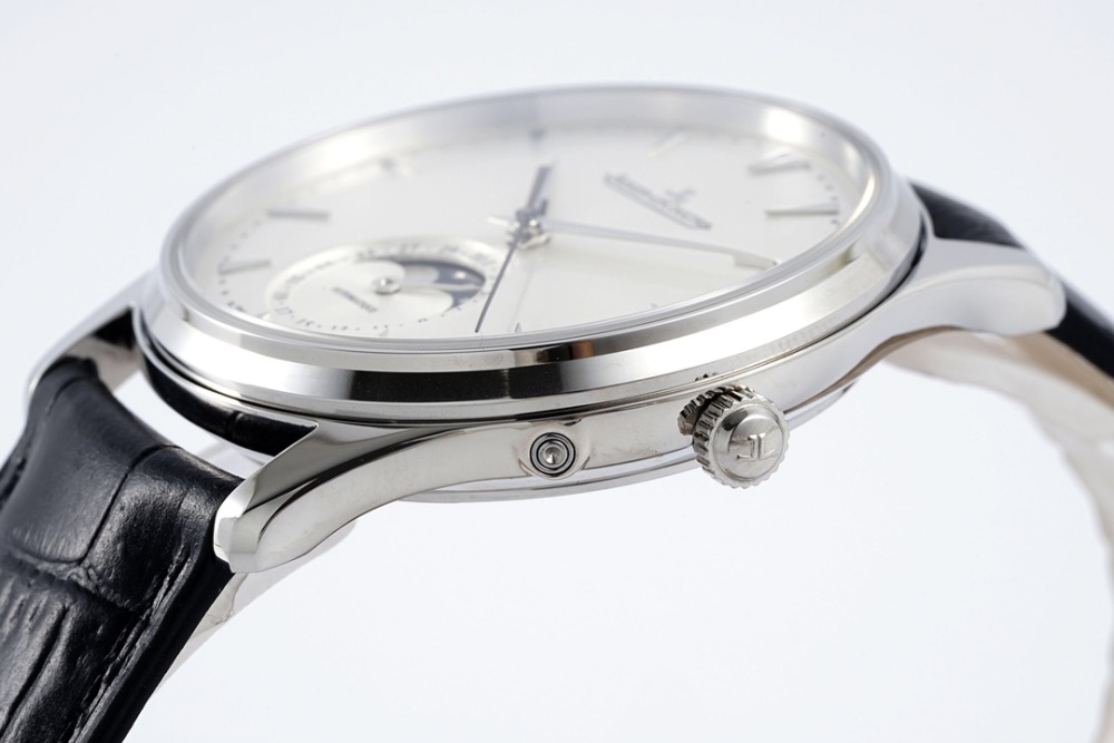 Jaeger LeCoultre Lunar Master collaborates with ultra-thin technology