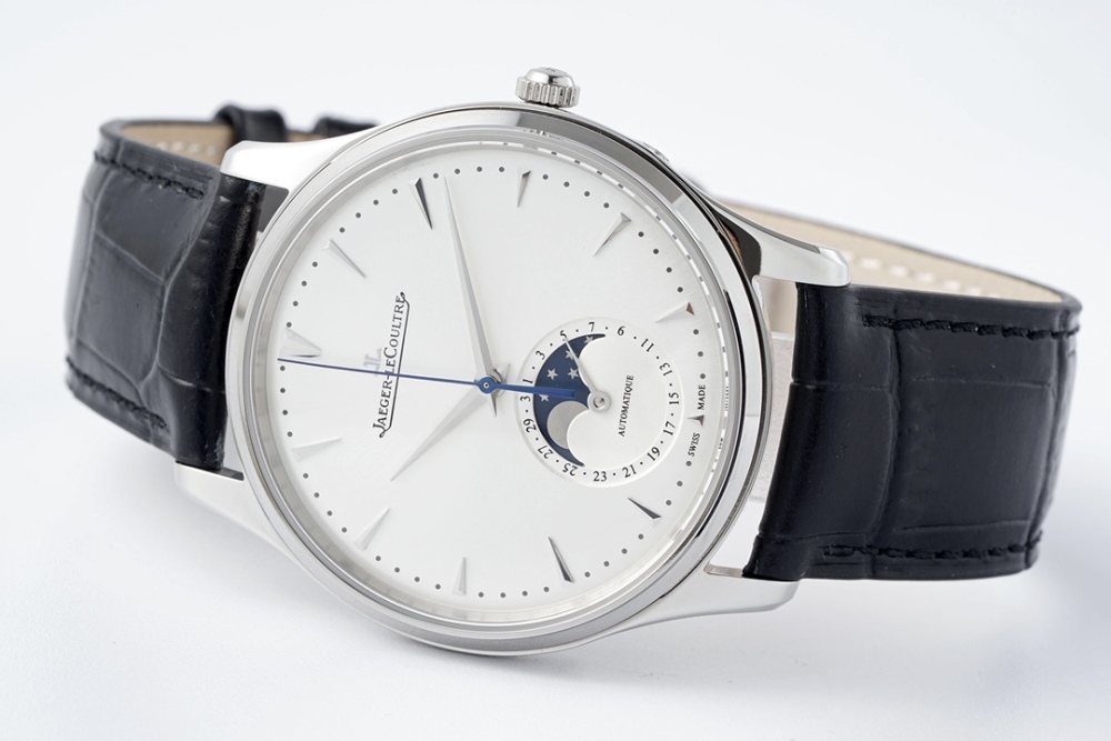 Jaeger LeCoultre Lunar Master collaborates with ultra-thin technology