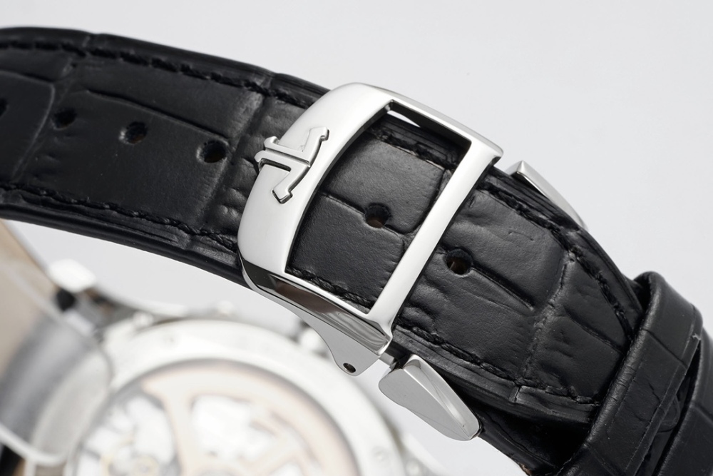 Jaeger LeCoultre Lunar Master collaborates with ultra-thin technology