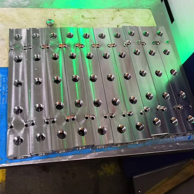 Custom CNC Machined Stainless Steel 304 316 Manifold   Stainless Steel Water Divider