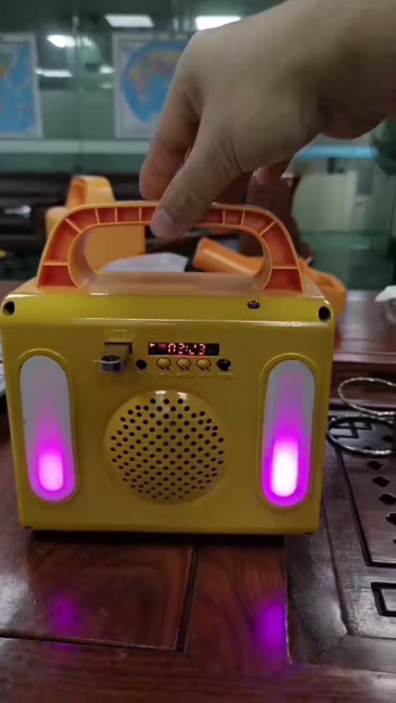 150W Portable Power Station with Built-in Radio, Outdoor Emergency Power Supply