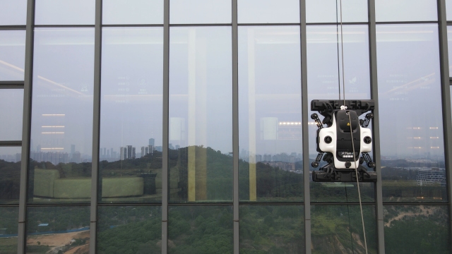 X-Human High altitude Curtain Wall Cleaning Robot K3