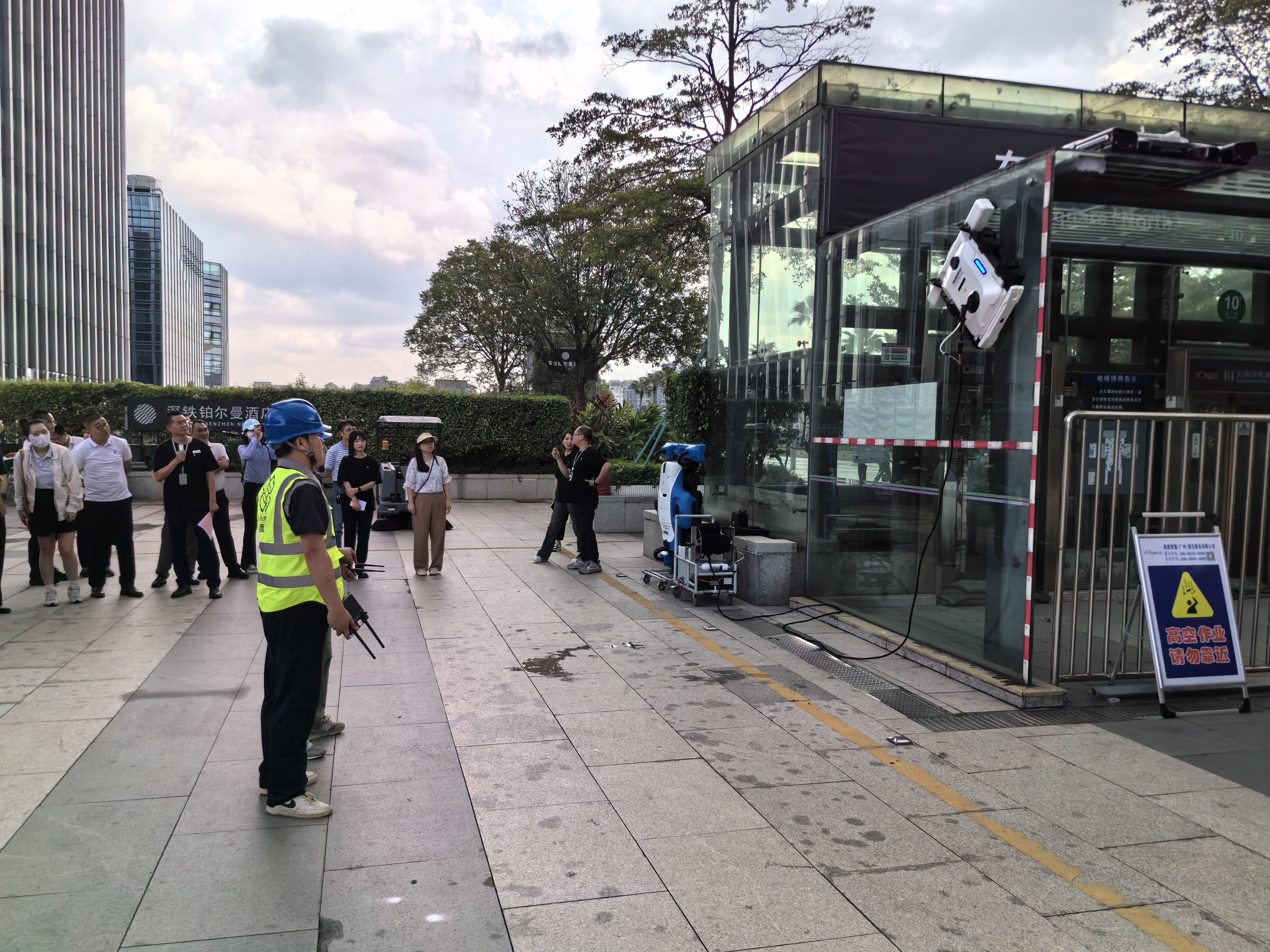 X-Human Low altitude Curtain Wall Cleaning Robot J1